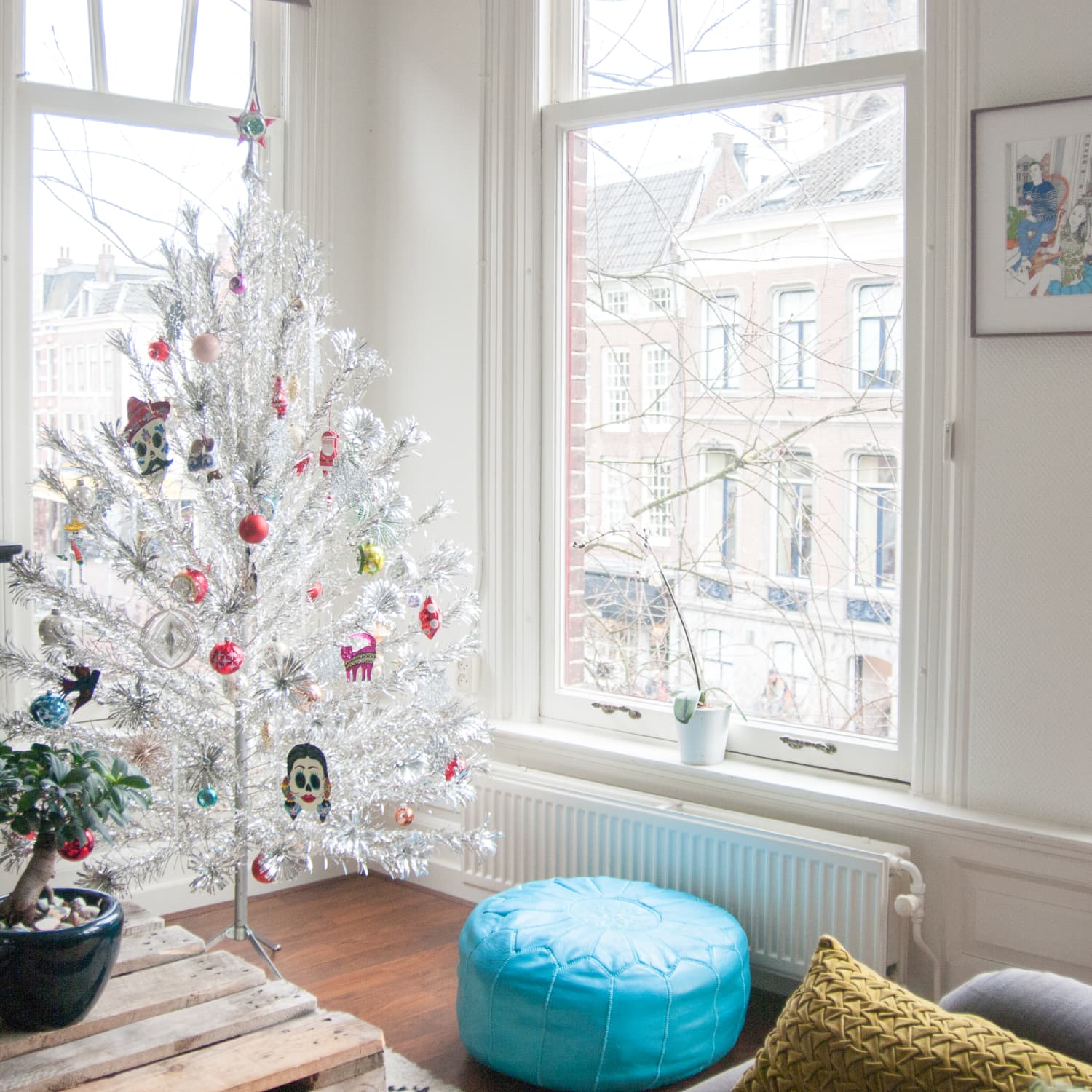 Tiny white sales christmas tree